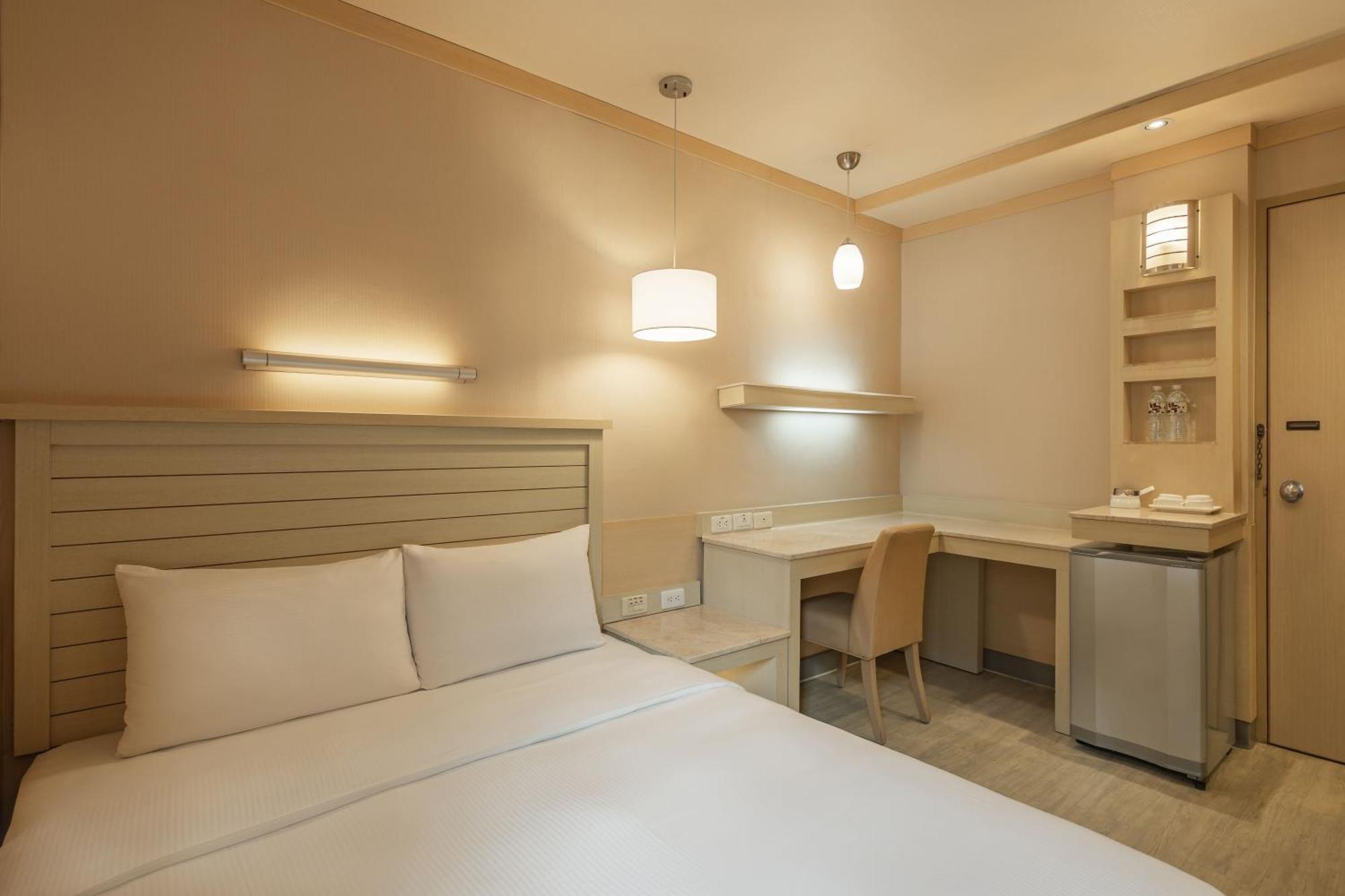 Kindness Hotel - Jhong Jheng Kaohsiung Room photo