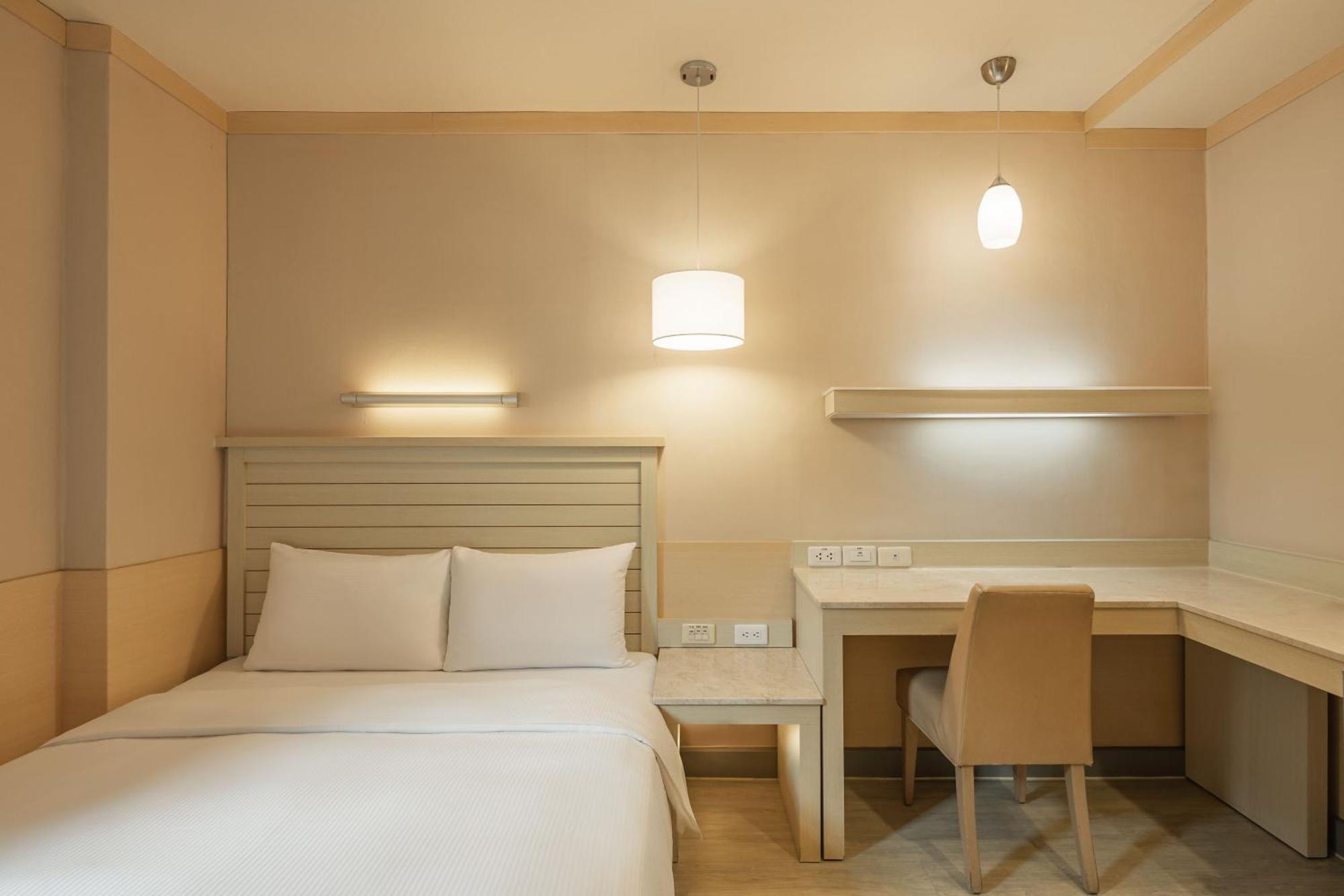 Kindness Hotel - Jhong Jheng Kaohsiung Room photo