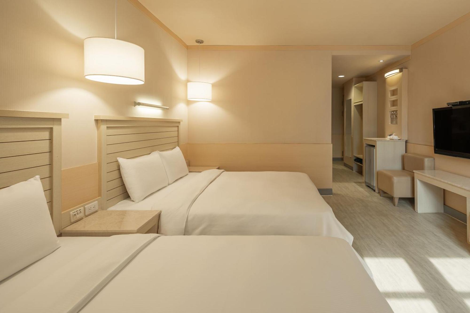 Kindness Hotel - Jhong Jheng Kaohsiung Room photo