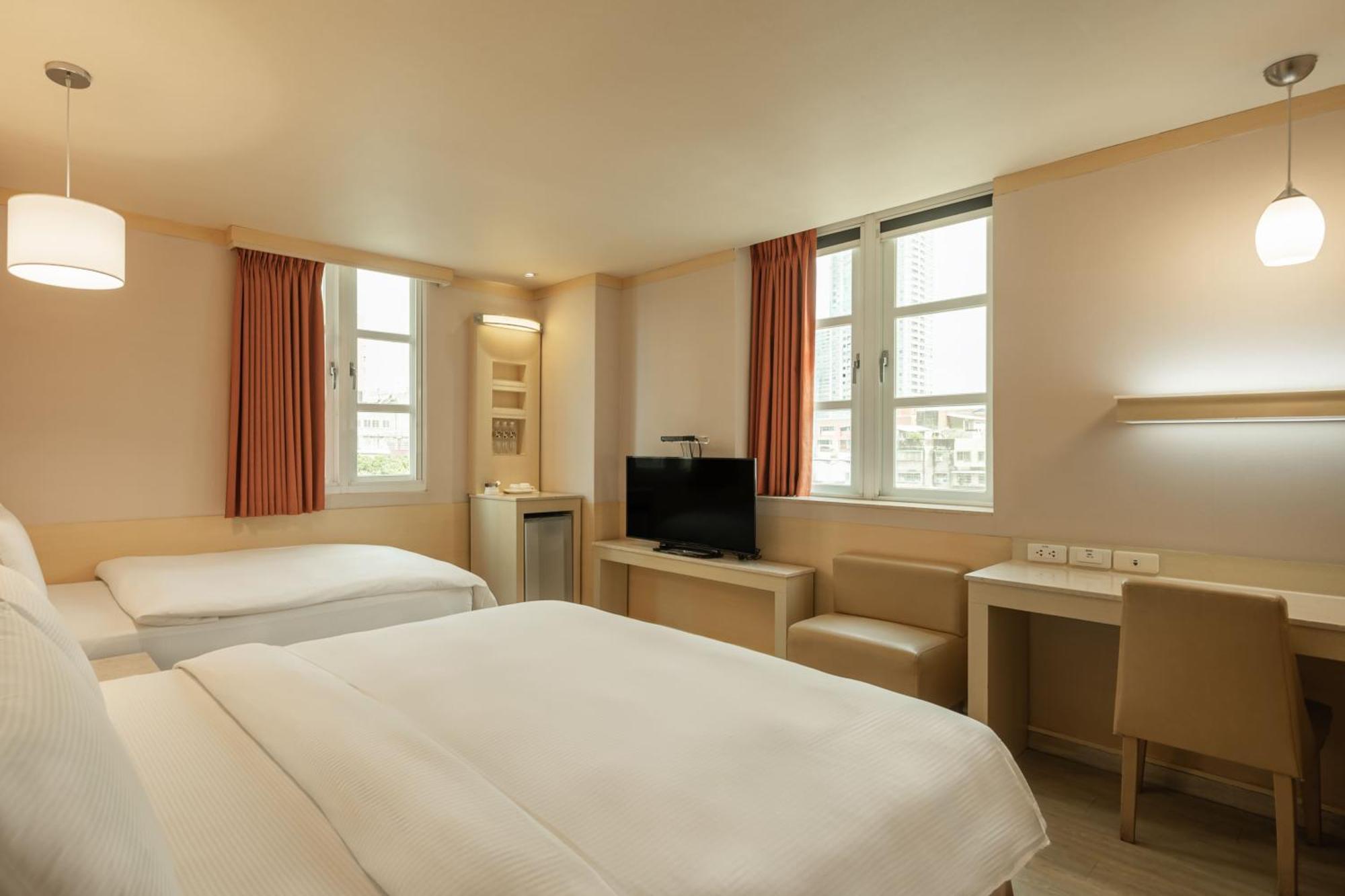 Kindness Hotel - Jhong Jheng Kaohsiung Room photo