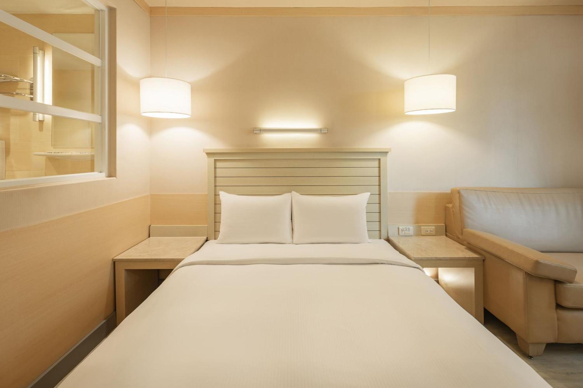 Kindness Hotel - Jhong Jheng Kaohsiung Room photo