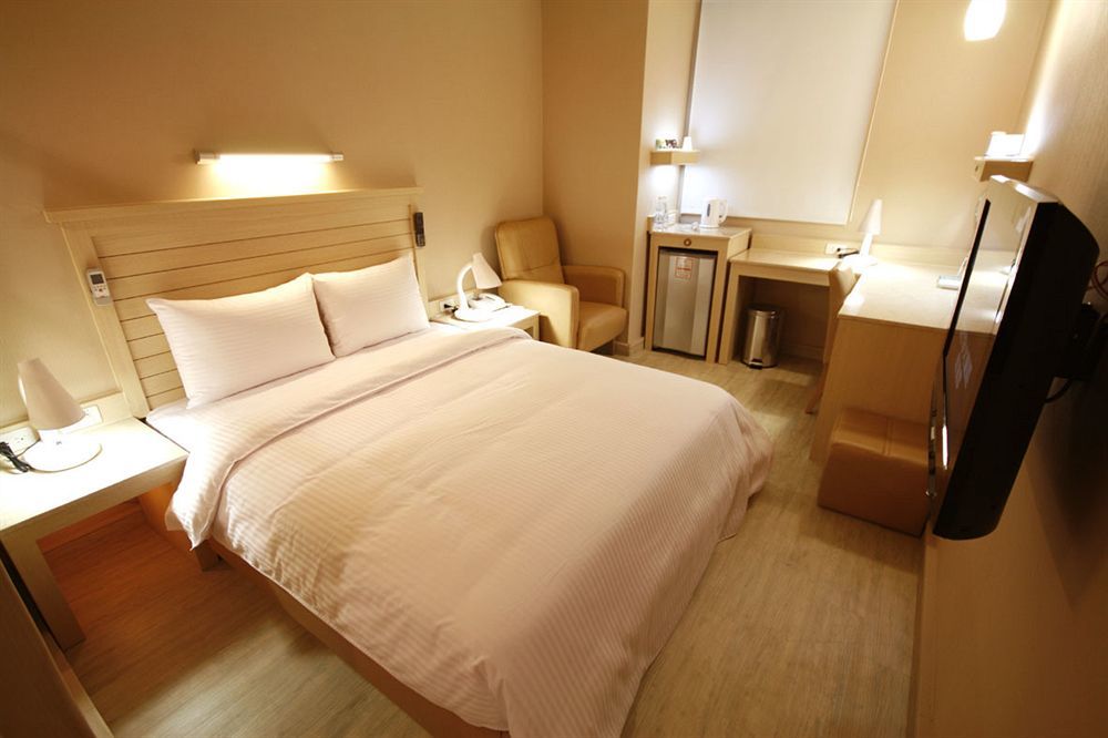 Kindness Hotel - Jhong Jheng Kaohsiung Exterior photo