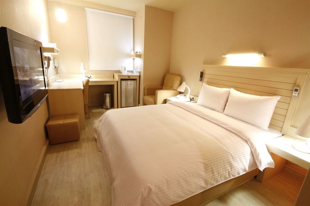 Kindness Hotel - Jhong Jheng Kaohsiung Exterior photo