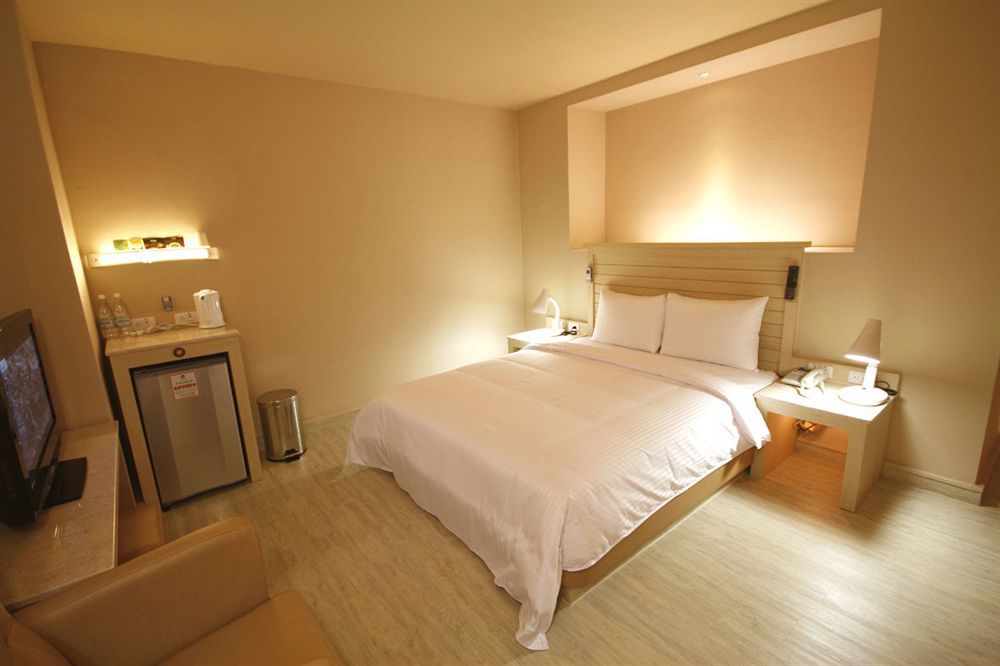 Kindness Hotel - Jhong Jheng Kaohsiung Exterior photo