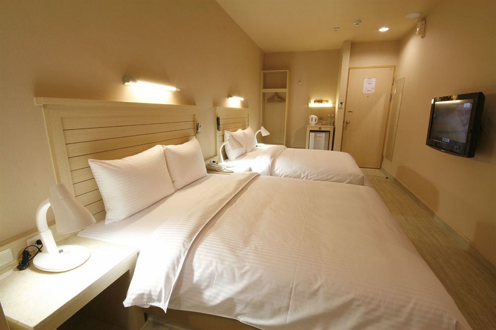 Kindness Hotel - Jhong Jheng Kaohsiung Exterior photo